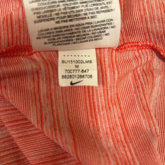 NIKE DRI- Fit Red & White Micro- Striped Short Sleeve T Shirt Women’s Medium - Picture 8 of 9